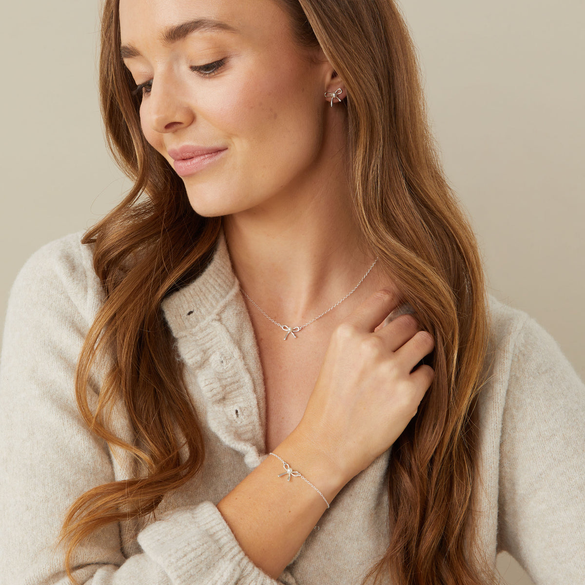 Small Pearl Bow Necklace - Bonnie