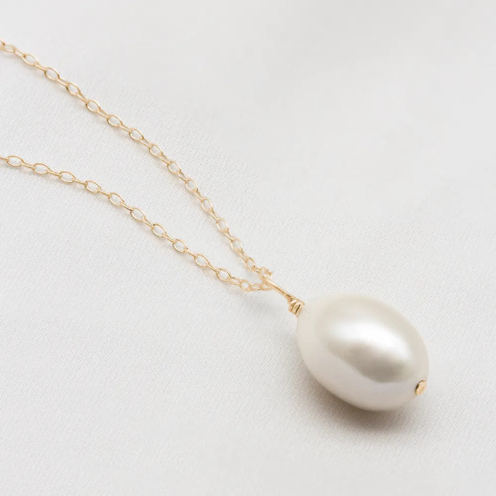 Florence Baroque Pearl Pendant Necklace