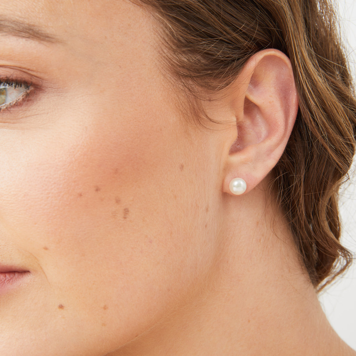 Mae Bridesmaids Stud Earrings with Pearls
