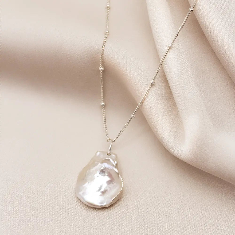 Rosa Petal Pearl Necklace