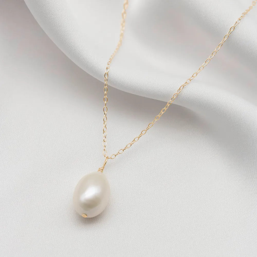 Florence Baroque Pearl Pendant Necklace