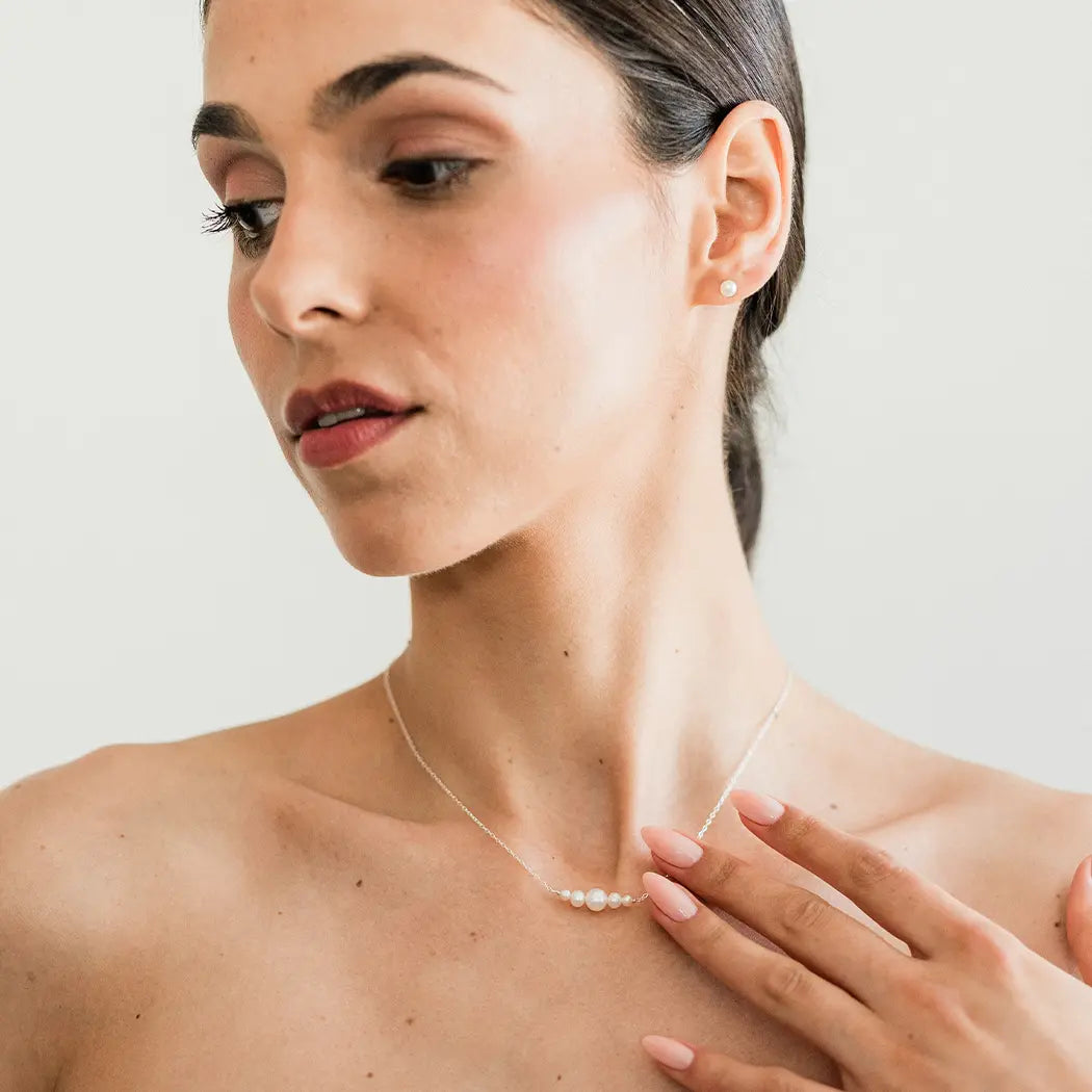 Graduated Round Pearl Bar Necklace - Bella