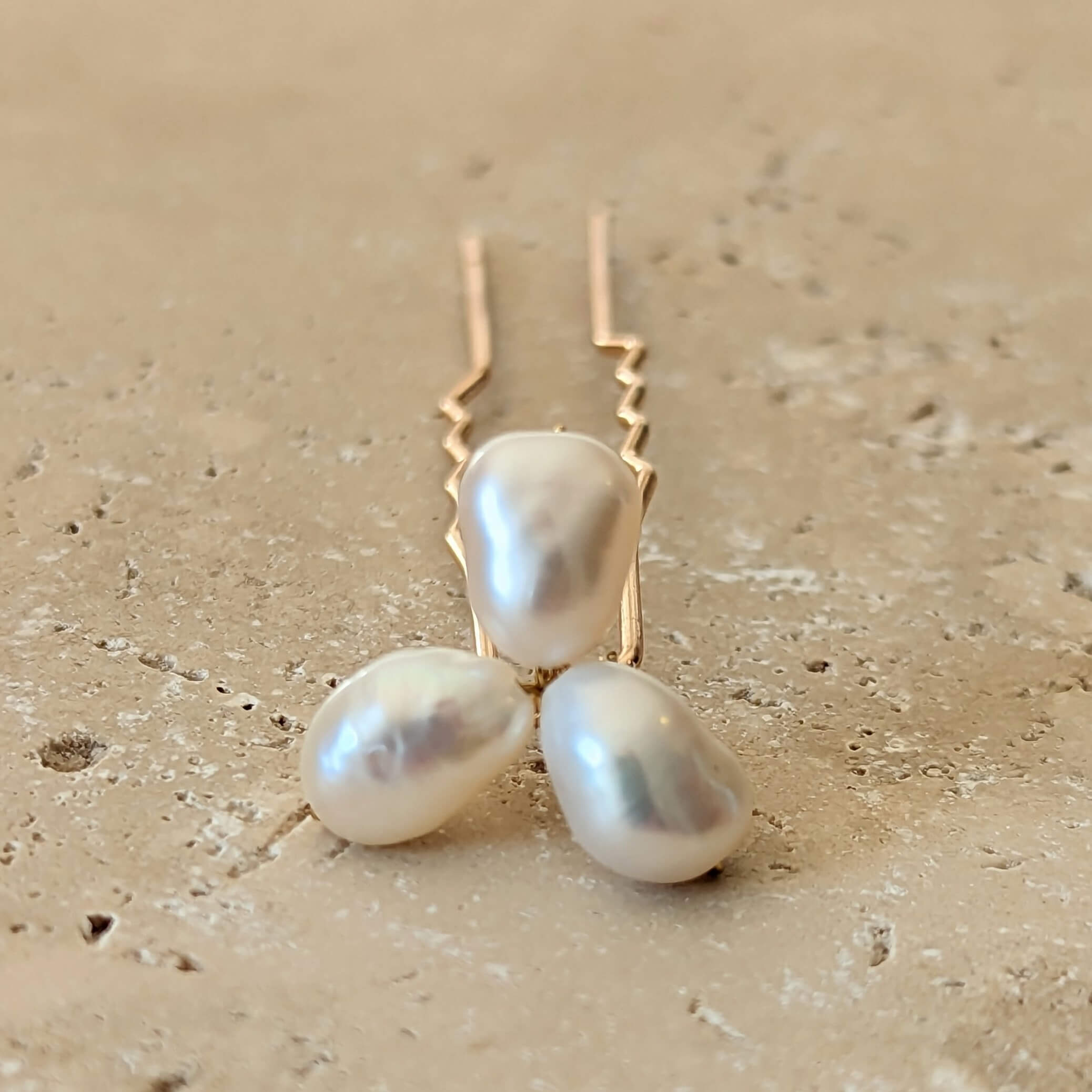 single pearl cluster hair pin in gold