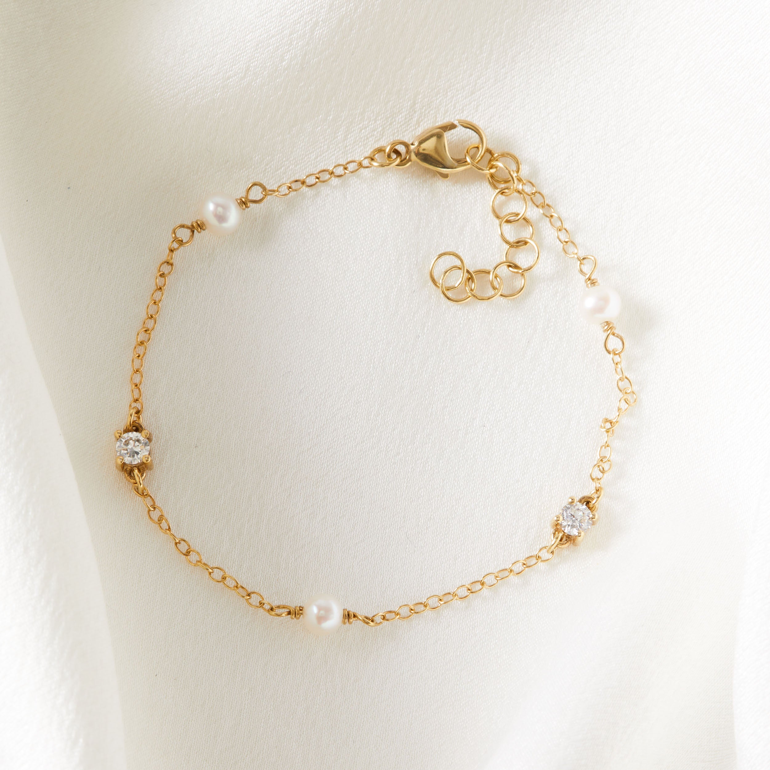 Round Crystal and Pearl Satellite Bracelet - Halley