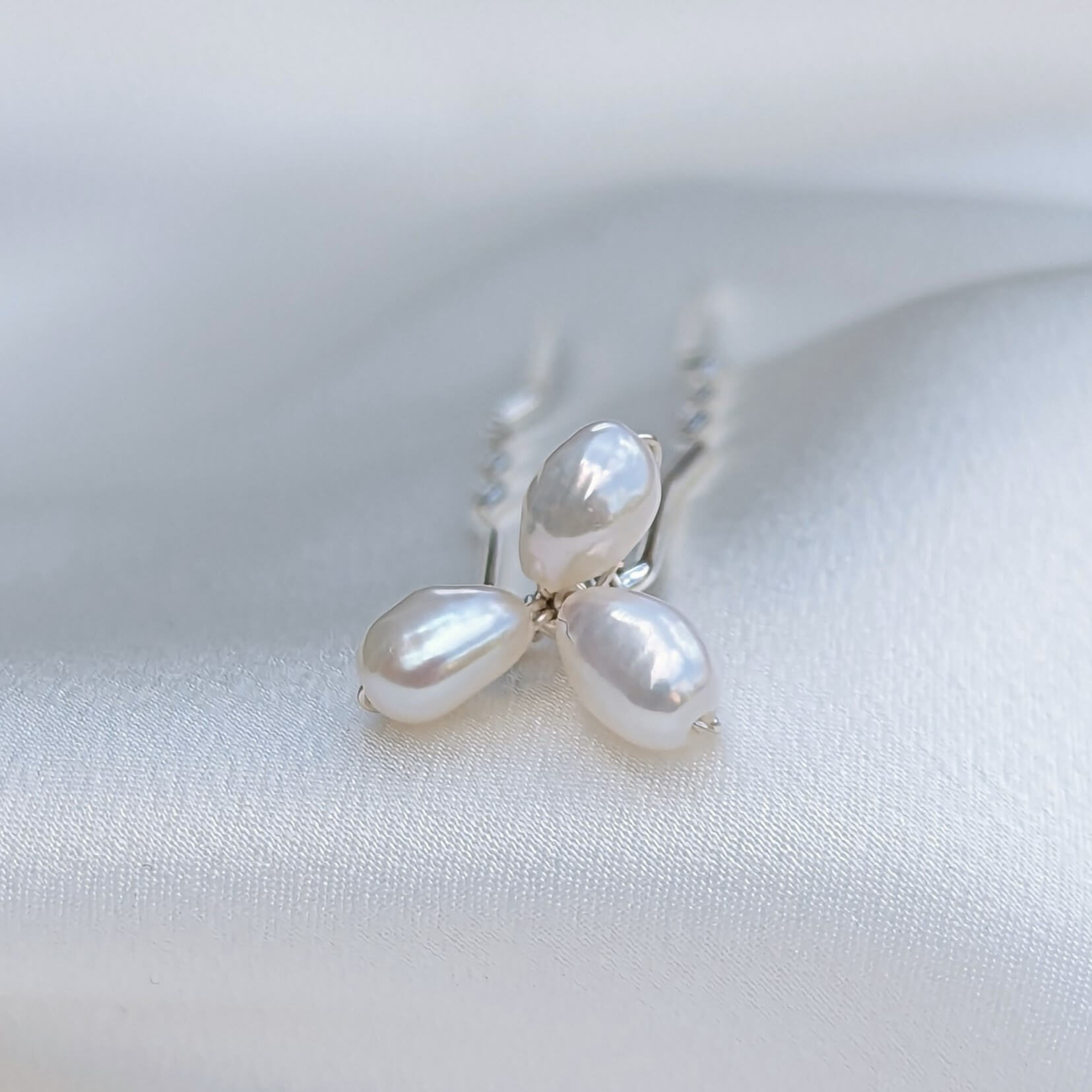 single small pearl cluster hair pin in silver