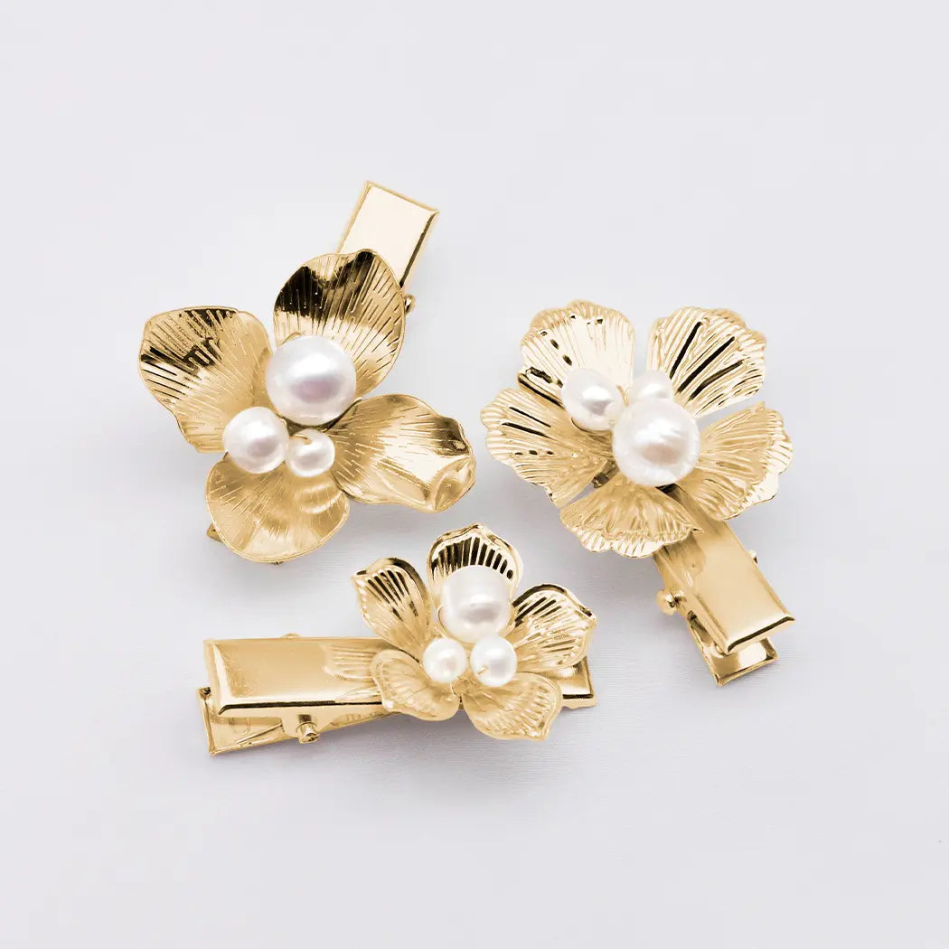 Bridal flower and pearl hair clip set