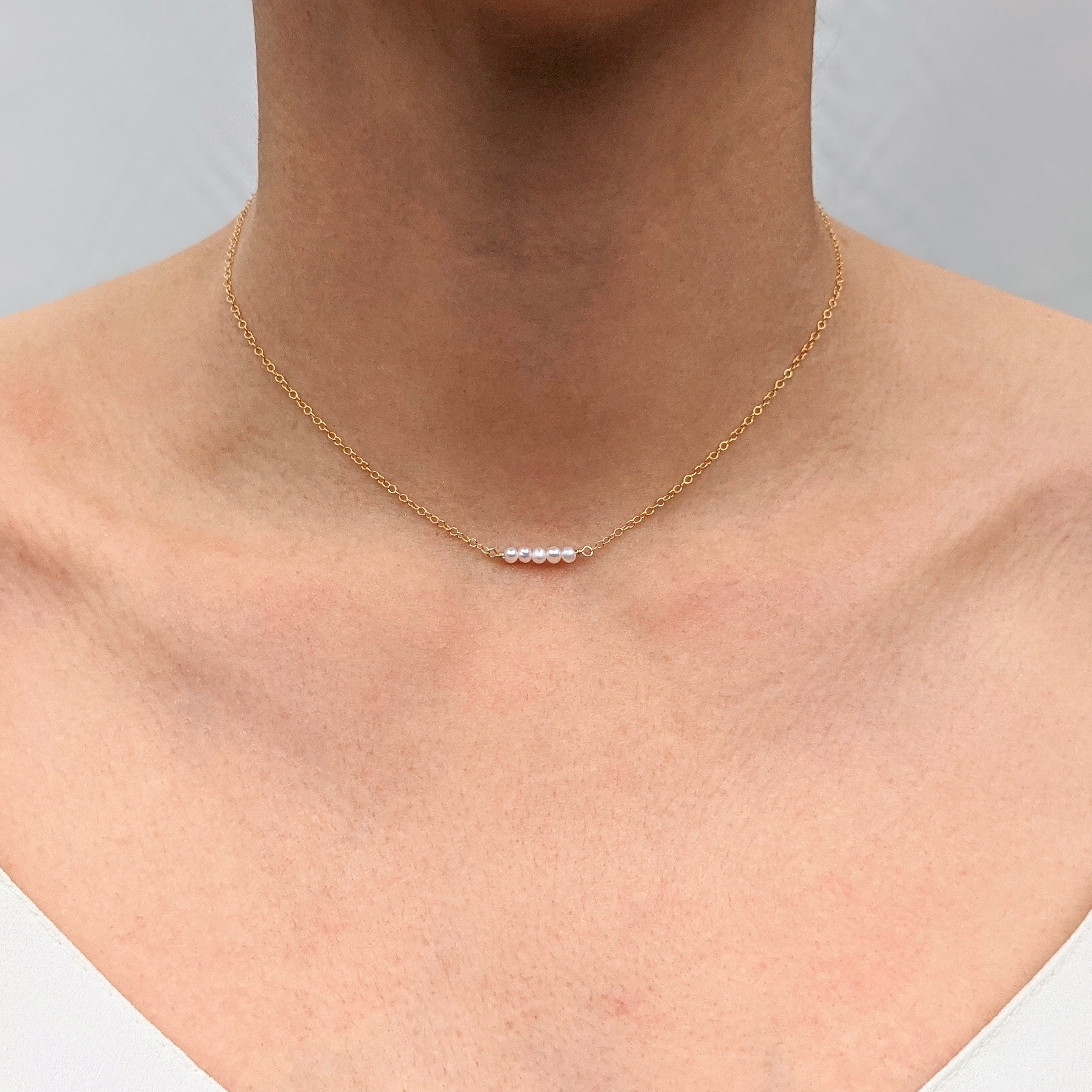 Tiny Pearl Necklace Model